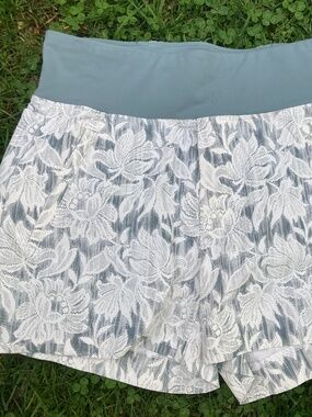 Athleta Trekkie North Mid Rise 3.5" Short